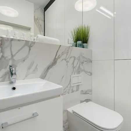 Daire Hallera Chic For 4 Guests With Balcony & Parking By Renters *