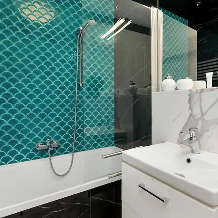 Hallera Chic For 4 Guests With Balcony & Parking By Renters Apartmán *