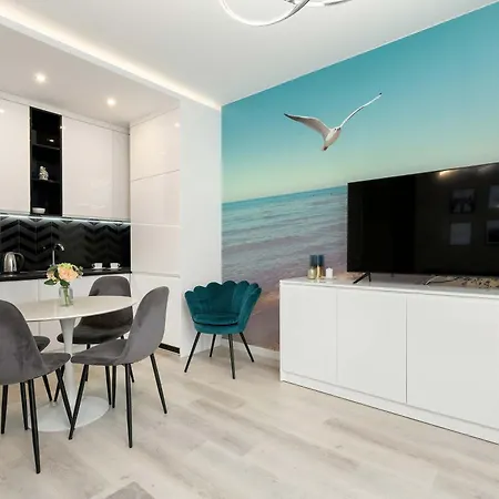 Daire Hallera Chic For 4 Guests With Balcony & Parking By Renters *
