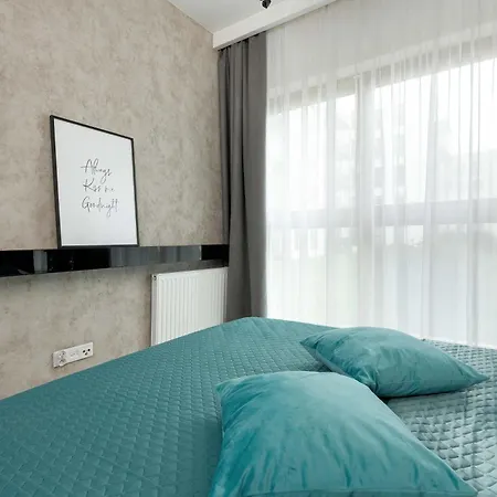 Daire Hallera Chic For 4 Guests With Balcony & Parking By Renters *