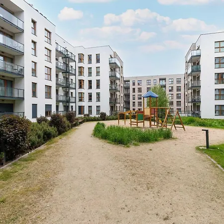 Hallera Chic For 4 Guests With Balcony & Parking By Renters Daire Gdansk