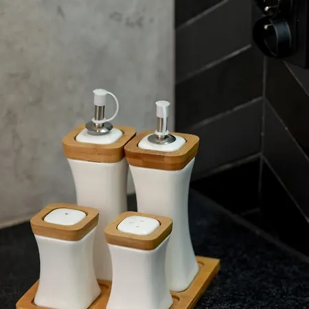 Hallera Chic For 4 Guests With Balcony & Parking By Renters *