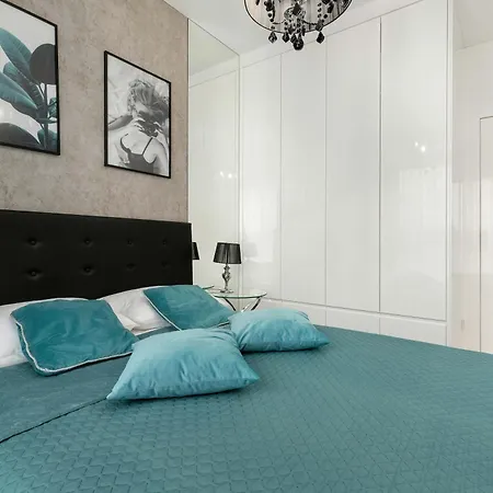 Hallera Chic For 4 Guests With Balcony & Parking By Renters * Gdańsk