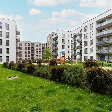 Daire Hallera Chic For 4 Guests With Balcony & Parking By Renters