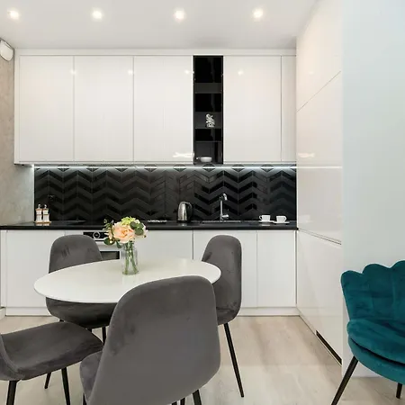 Hallera Chic For 4 Guests With Balcony & Parking By Renters * Gdańsk