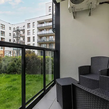Hallera Chic For 4 Guests With Balcony & Parking By Renters