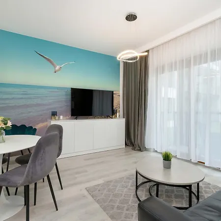 Hallera Chic For 4 Guests With Balcony & Parking By Renters Gdansk