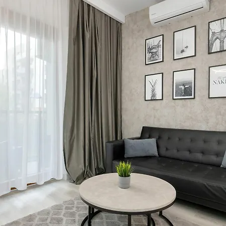 Hallera Chic For 4 Guests With Balcony & Parking By Renters