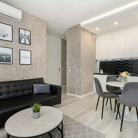 Hallera Chic For 4 Guests With Balcony & Parking By Renters Appartement